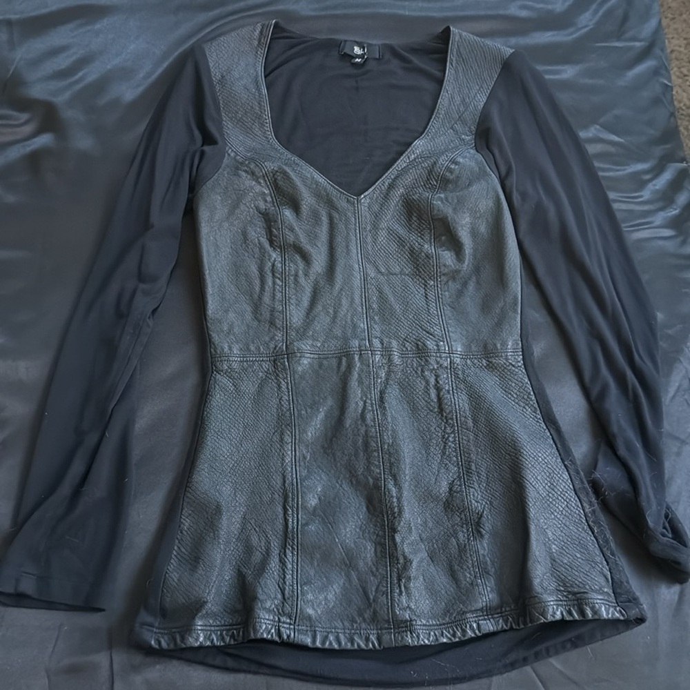 V-Neck Black Long Sleeve Women's Blouse Medium